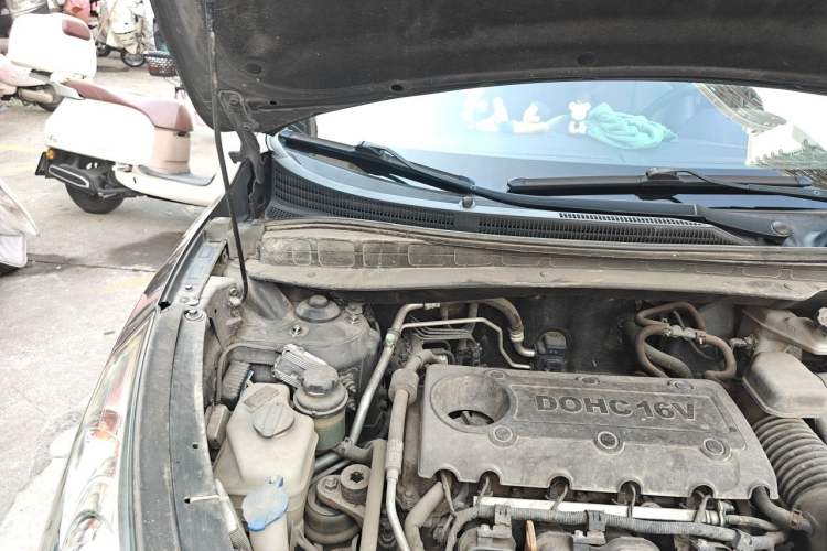 Used Hyundai ix35 2010 2.0L Automatic Two-Wheel Drive Elite Edition GLS Engine Bay Right