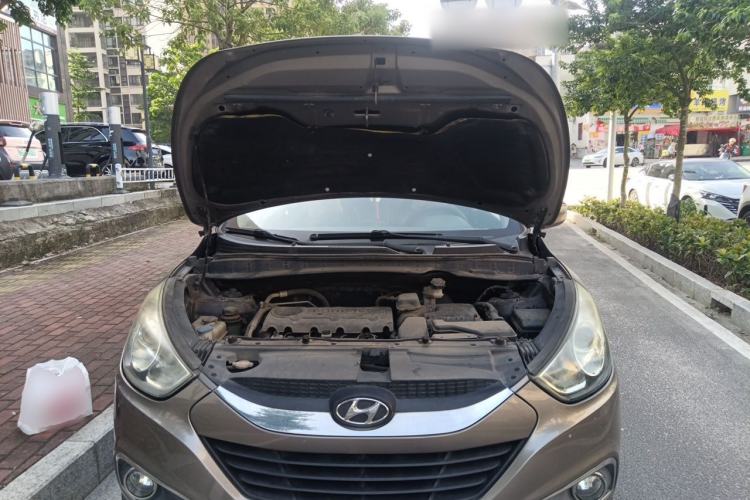 Used Hyundai ix35 2010 2.4L Automatic 2WD Prestige GLS Trim Engine Bay