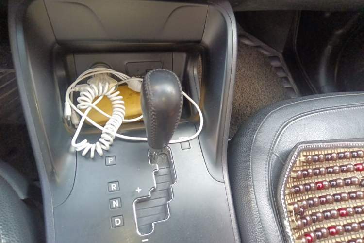 Used Hyundai ix35 2010 2.4L Automatic 2WD Prestige GLS Trim Gear Lever
