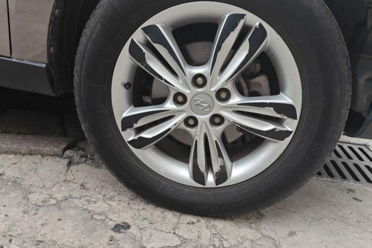 Used Hyundai ix35 2010 2.0L Automatic Two-Wheel Drive Elite Edition GLS Right Front Wheel Hub