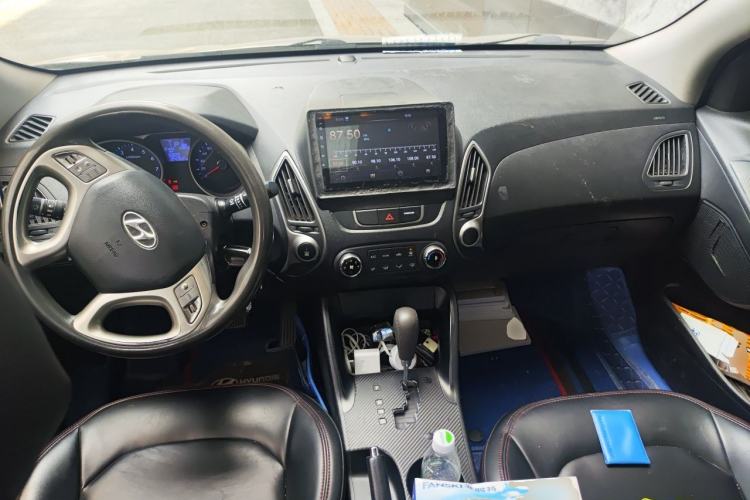 Used Hyundai ix35 2010 2.0L Automatic Two-Wheel Drive New Edition GL Center Console