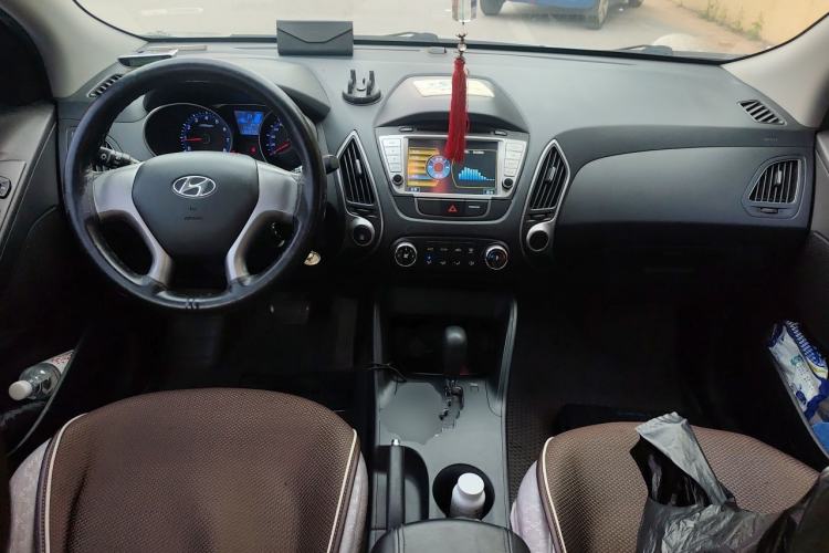 Used Hyundai ix35 2010 2.0L Automatic Two-Wheel Drive New Edition GL Center Console