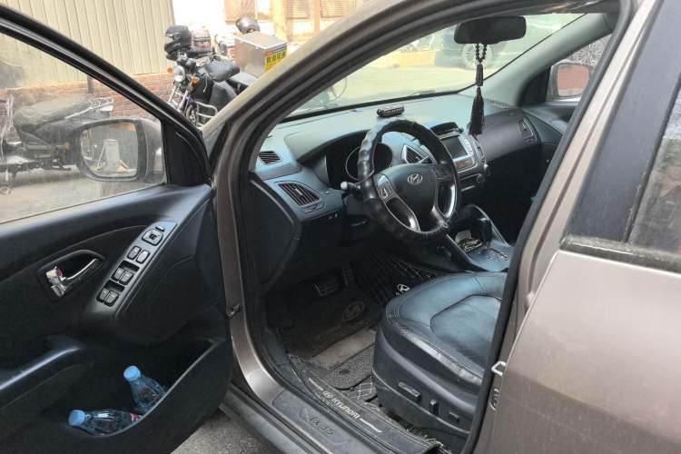 Used Hyundai ix35 2010 2.4L Automatic 2WD Prestige GLS Trim Driver Seat