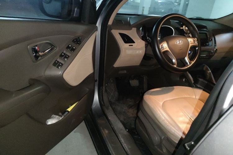 Used Hyundai ix35 2010 2.0L Automatic Two-Wheel Drive Elite Edition GLS Driver Seat