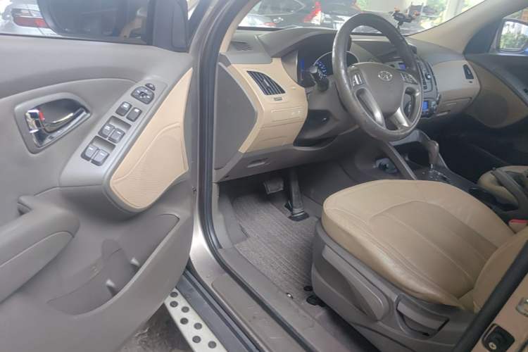 Used Hyundai ix35 2010 2.0L Automatic Two-Wheel Drive Elite Edition GLS Driver Seat