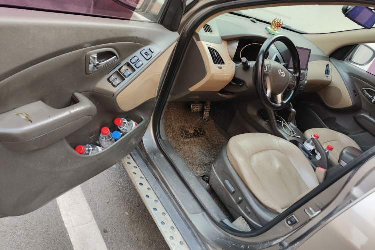 Used Hyundai ix35 2010 2.4L Automatic 2WD Prestige GLS Trim Driver Seat