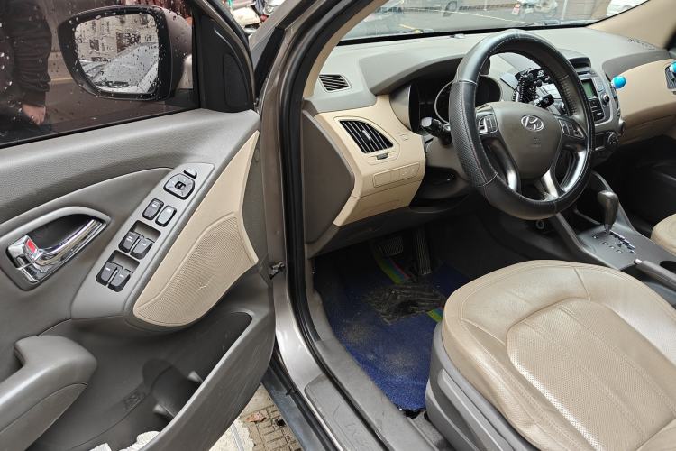 Used Hyundai ix35 2010 2.0L Automatic Two-Wheel Drive Elite Edition GLS Driver Seat