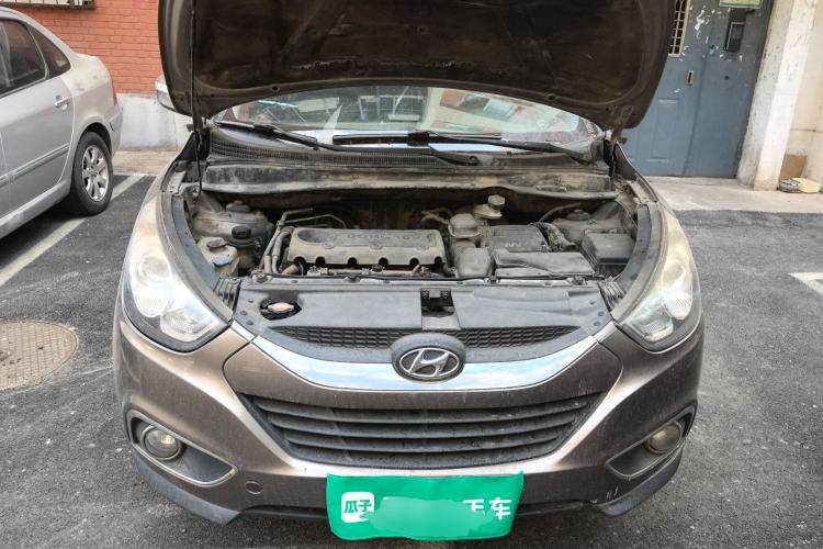 Used Hyundai ix35 2010 2.4L Automatic 2WD Prestige GLS Trim Engine Bay