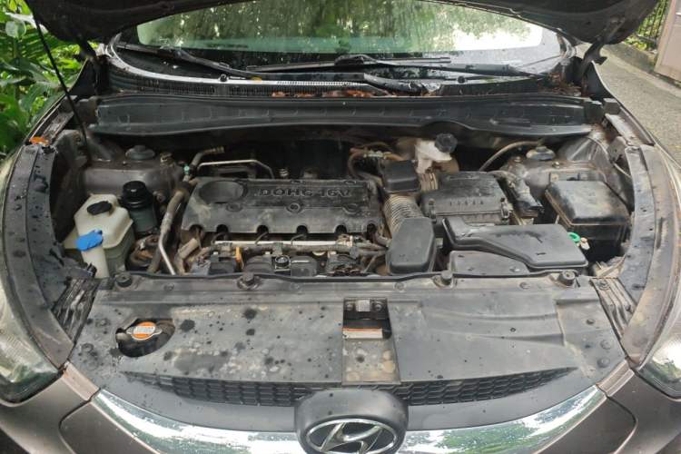 Used Hyundai ix35 2010 2.0L Automatic Two-Wheel Drive Elite Edition GLS Engine Bay