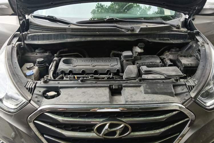 Used Hyundai ix35 2010 2.0L Automatic Two-Wheel Drive Elite Edition GLS Engine Bay