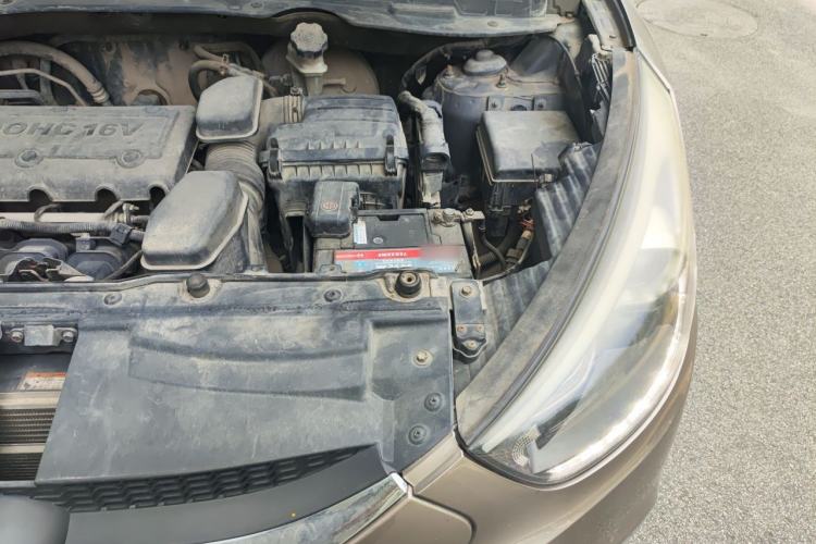 Used Hyundai ix35 2010 2.0L Automatic Two-Wheel Drive New Edition GL Engine Bay Left