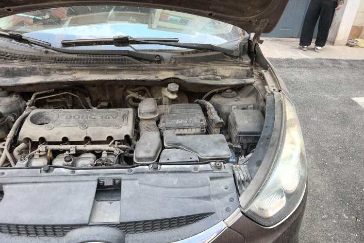 Used Hyundai ix35 2010 2.4L Automatic 2WD Prestige GLS Trim Engine Bay Left