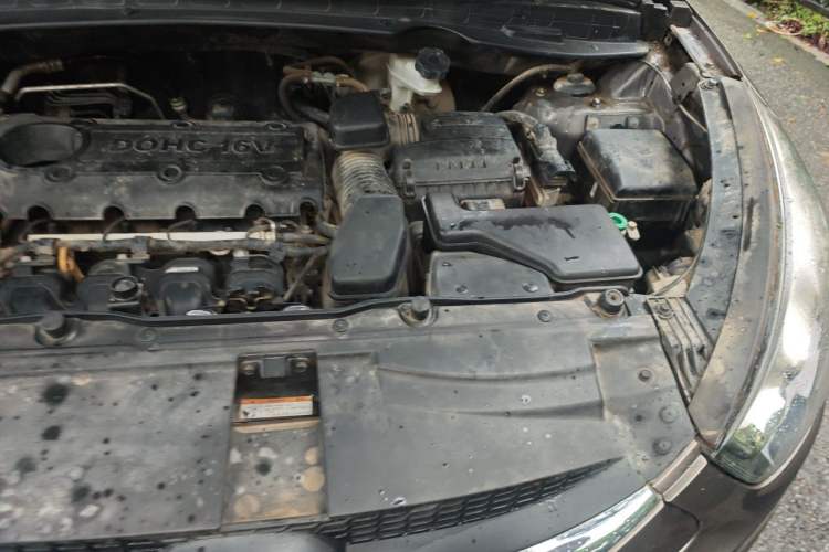 Used Hyundai ix35 2010 2.0L Automatic Two-Wheel Drive Elite Edition GLS Engine Bay Left