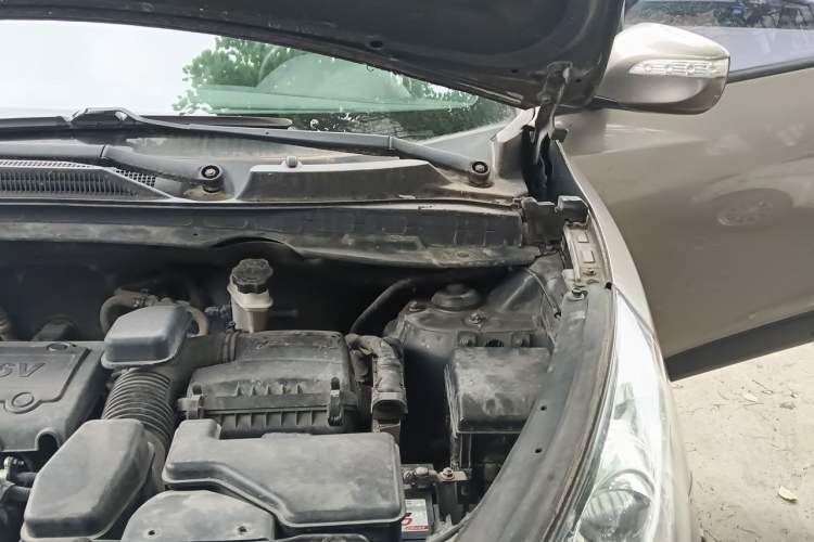 Used Hyundai ix35 2010 2.0L Automatic Two-Wheel Drive Elite Edition GLS Engine Bay Left