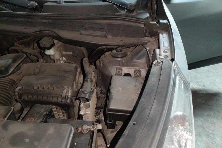 Used Hyundai ix35 2010 2.0L Automatic Two-Wheel Drive Elite Edition GLS Engine Bay Left