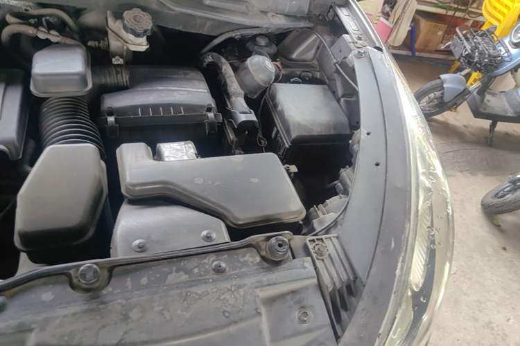 Used Hyundai ix35 2010 2.0L Automatic Two-Wheel Drive Elite Edition GLS Engine Bay Left