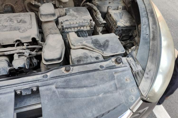 Used Hyundai ix35 2010 2.4L Automatic 2WD Prestige GLS Trim Engine Bay Left