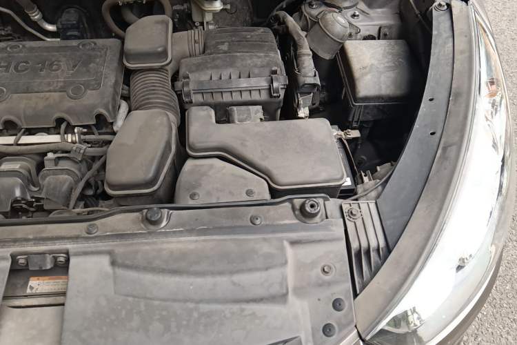 Used Hyundai ix35 2010 2.0L Automatic Two-Wheel Drive New Edition GL Engine Bay Left