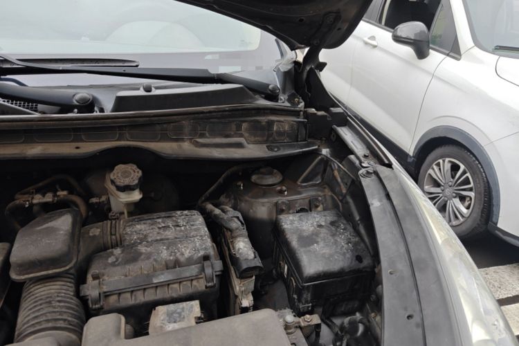 Used Hyundai ix35 2010 2.0L Automatic Two-Wheel Drive Elite Edition GLS Engine Bay Left