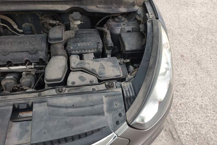 Used Hyundai ix35 2010 2.0L Automatic Two-Wheel Drive New Edition GL Engine Bay Left