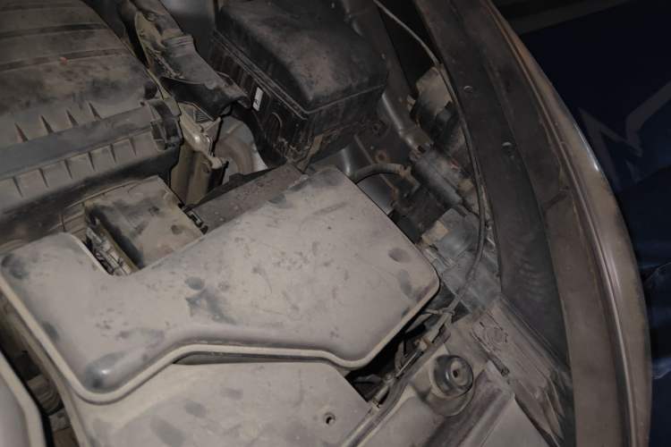 Used Hyundai ix35 2010 2.0L Automatic Two-Wheel Drive Elite Edition GLS Engine Bay Left