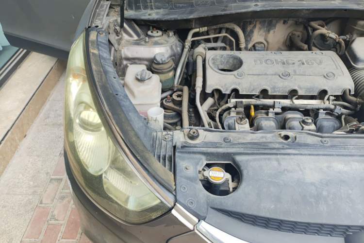 Used Hyundai ix35 2010 2.0L Automatic Two-Wheel Drive New Edition GL Engine Bay Right