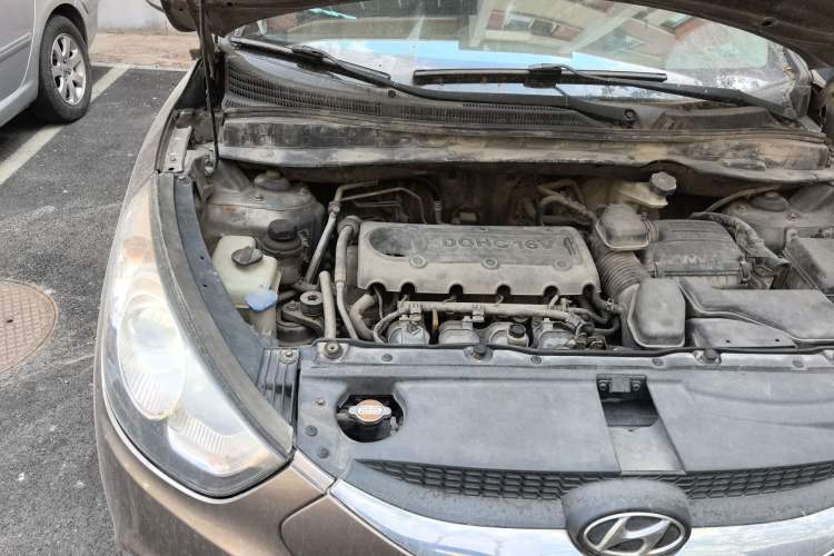 Used Hyundai ix35 2010 2.4L Automatic 2WD Prestige GLS Trim Engine Bay Right