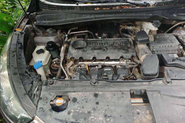 Used Hyundai ix35 2010 2.0L Automatic Two-Wheel Drive Elite Edition GLS Engine Bay Right