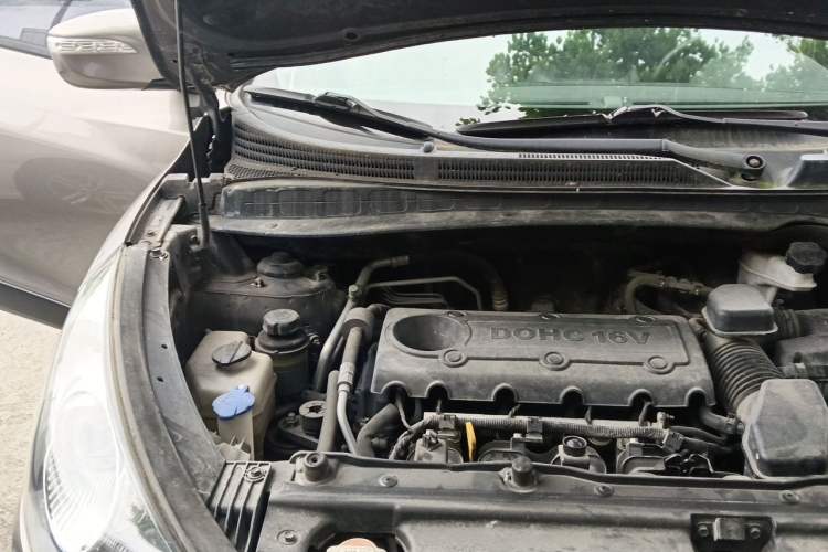 Used Hyundai ix35 2010 2.0L Automatic Two-Wheel Drive Elite Edition GLS Engine Bay Right