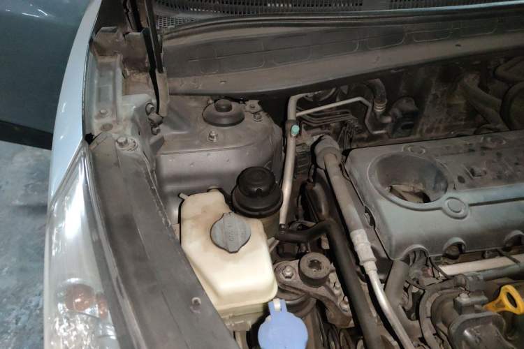 Used Hyundai ix35 2010 2.0L Automatic Two-Wheel Drive Elite Edition GLS Engine Bay Right