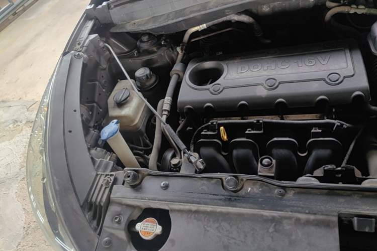 Used Hyundai ix35 2010 2.0L Automatic Two-Wheel Drive Elite Edition GLS Engine Bay Right