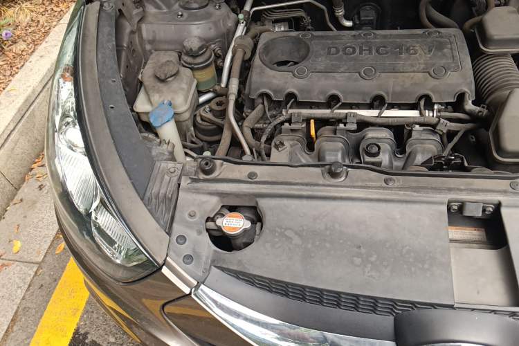 Used Hyundai ix35 2010 2.0L Automatic Two-Wheel Drive New Edition GL Engine Bay Right