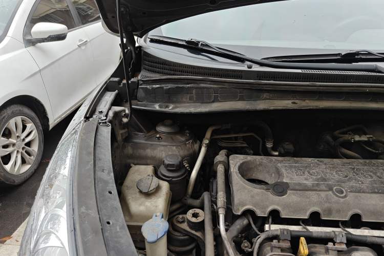 Used Hyundai ix35 2010 2.0L Automatic Two-Wheel Drive Elite Edition GLS Engine Bay Right