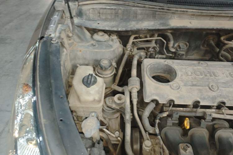 Used Hyundai ix35 2010 2.0L Automatic Two-Wheel Drive Elite Edition GLS Engine Bay Right