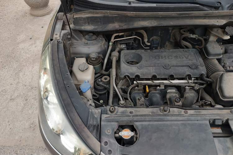 Used Hyundai ix35 2010 2.0L Automatic Two-Wheel Drive New Edition GL Engine Bay Right