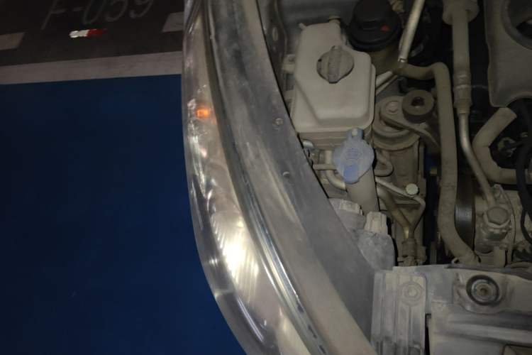 Used Hyundai ix35 2010 2.0L Automatic Two-Wheel Drive Elite Edition GLS Engine Bay Right