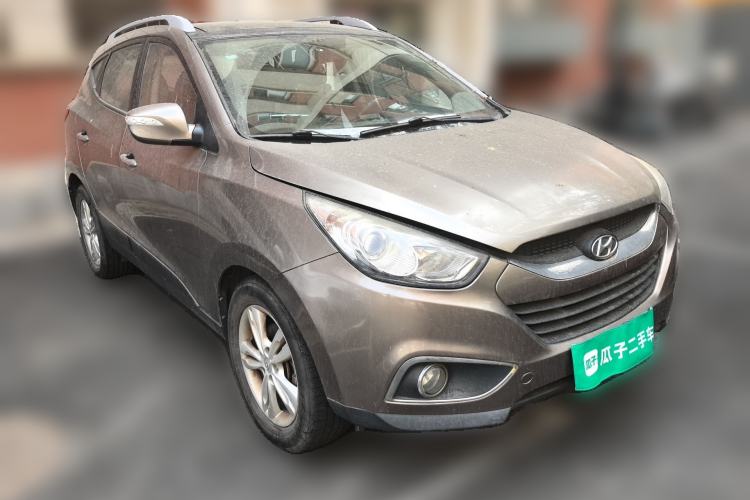 Used Hyundai ix35 2010 2.4L Automatic 2WD Prestige GLS Trim Front Right 45 Deg