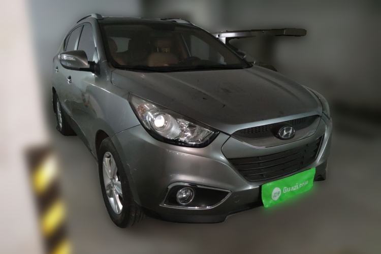 Used Hyundai ix35 2010 2.0L Automatic Two-Wheel Drive Elite Edition GLS Front Right 45 Deg