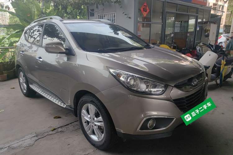 Used Hyundai ix35 2010 2.0L Automatic Two-Wheel Drive Elite Edition GLS Front Right 45 Deg
