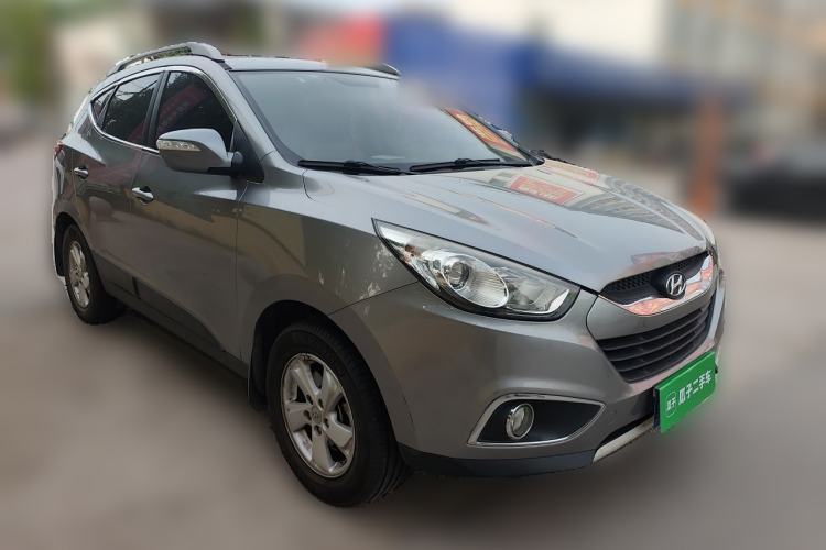 Used Hyundai ix35 2010 2.0L Automatic Two-Wheel Drive New Edition GL Front Right 45 Deg