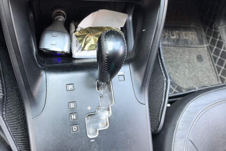 Used Hyundai ix35 2010 2.4L Automatic 2WD Prestige GLS Trim Gear Lever