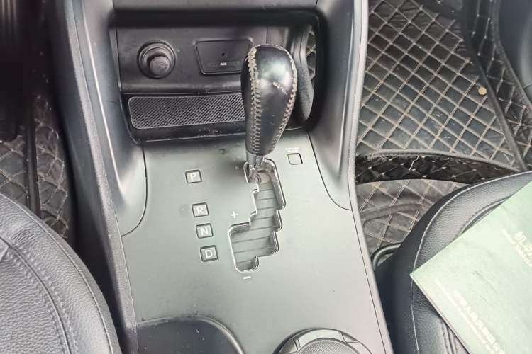 Used Hyundai ix35 2010 2.0L Automatic Two-Wheel Drive Elite Edition GLS Gear Lever