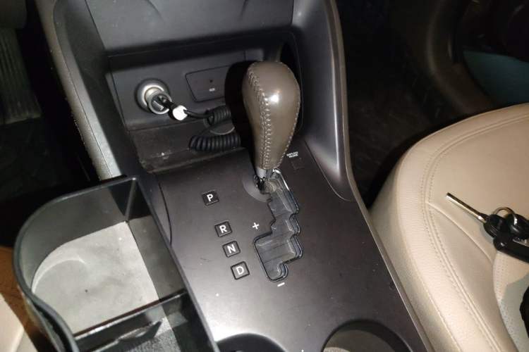 Used Hyundai ix35 2010 2.0L Automatic Two-Wheel Drive Elite Edition GLS Gear Lever