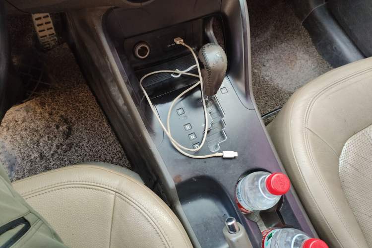 Used Hyundai ix35 2010 2.4L Automatic 2WD Prestige GLS Trim Gear Lever