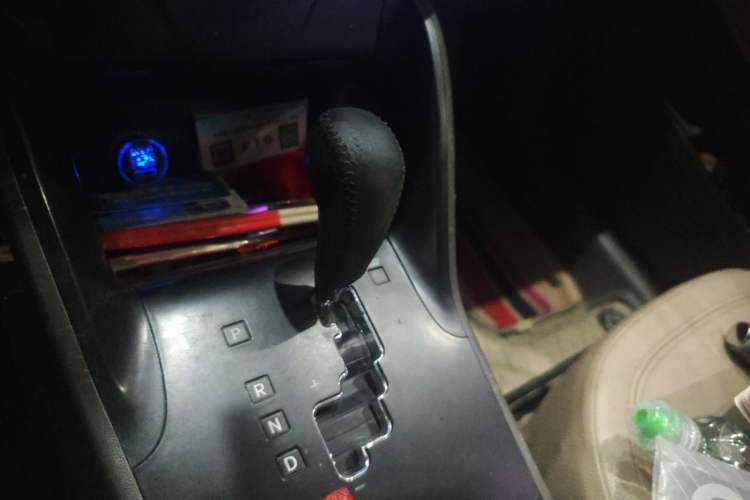 Used Hyundai ix35 2010 2.0L Automatic Two-Wheel Drive Elite Edition GLS Gear Lever