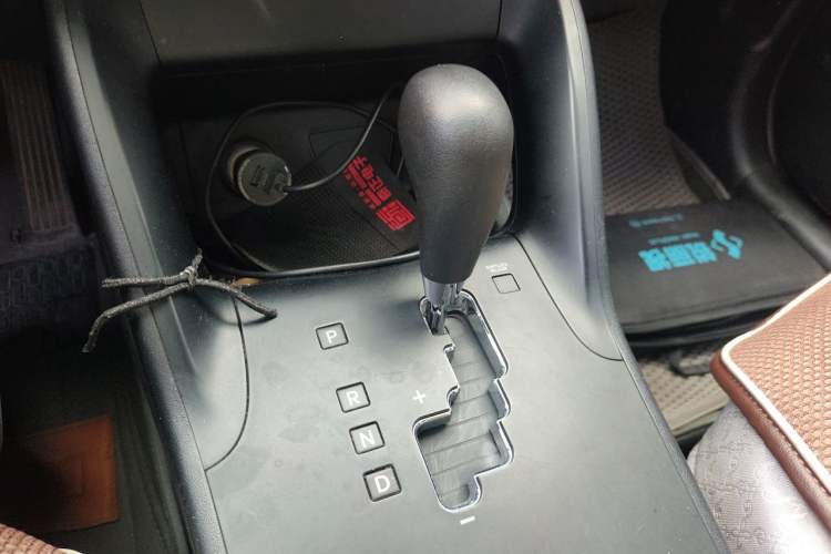 Used Hyundai ix35 2010 2.0L Automatic Two-Wheel Drive New Edition GL Gear Lever