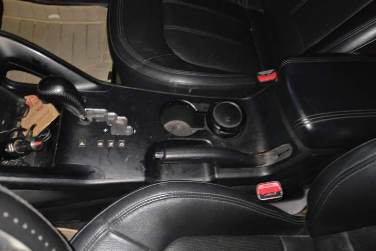 Used Hyundai ix35 2010 2.0L Automatic Two-Wheel Drive Elite Edition GLS Gear Lever