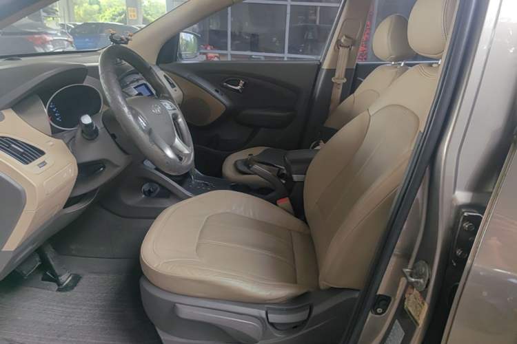 Used Hyundai ix35 2010 2.0L Automatic Two-Wheel Drive Elite Edition GLS Left Front Seat