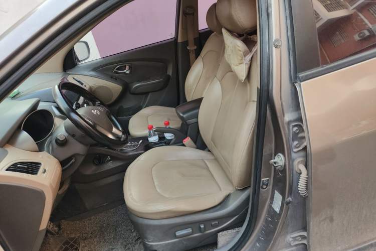 Used Hyundai ix35 2010 2.4L Automatic 2WD Prestige GLS Trim Left Front Seat