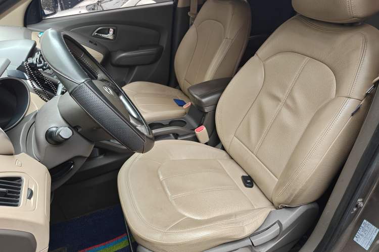 Used Hyundai ix35 2010 2.0L Automatic Two-Wheel Drive Elite Edition GLS Left Front Seat
